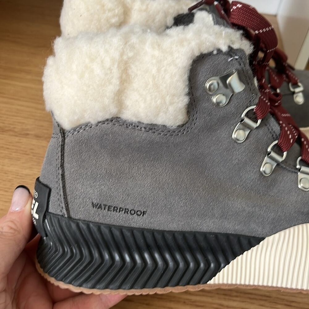 Sorel Gray and Red Ankle Boots - Picture 4 of 16